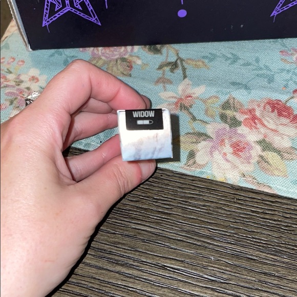 COPY - Jeffree star widow lipstick - Picture 2 of 3